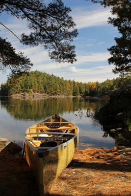 canoe-and-calm-lake-l